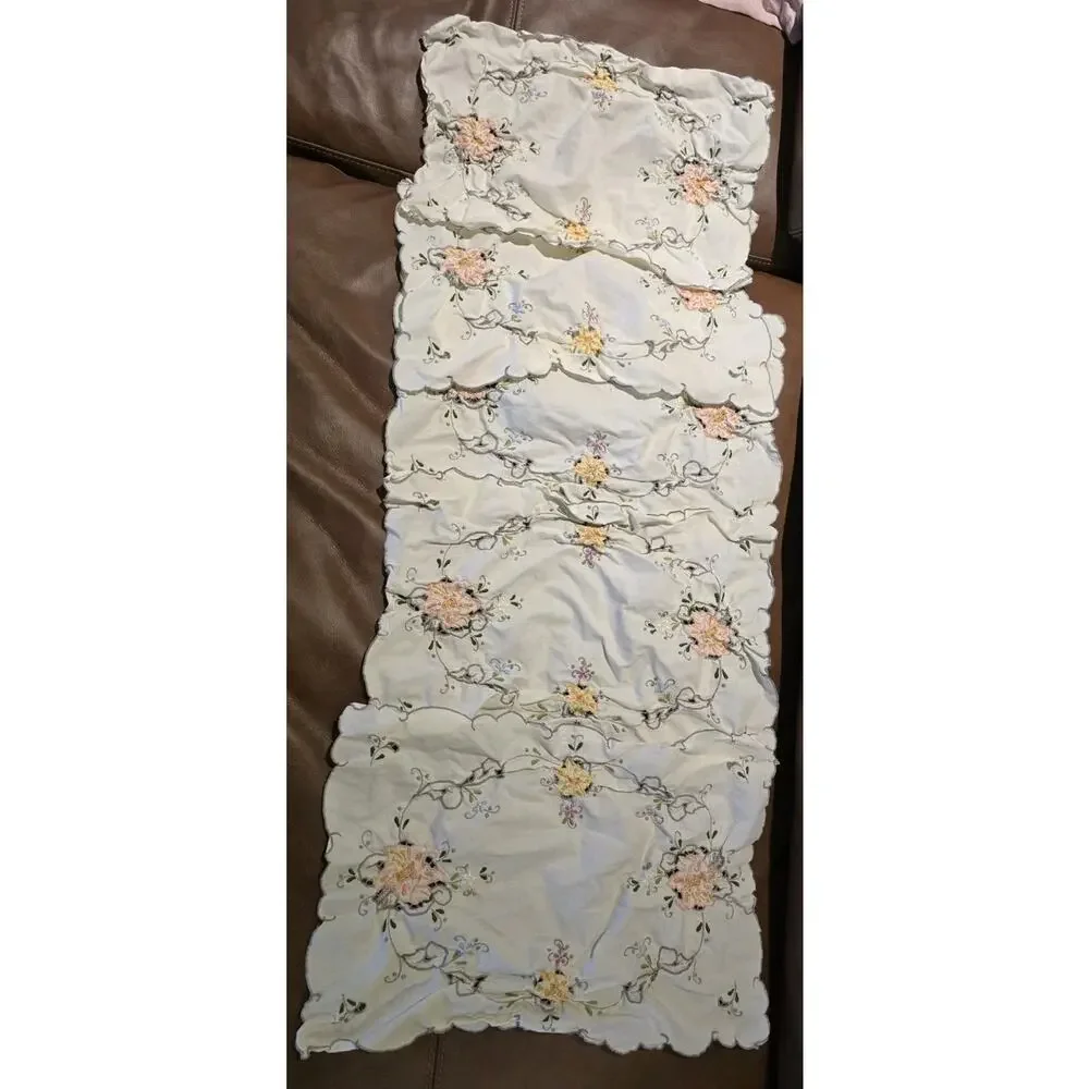 Vtg Scalloped Embroidered Table Set Runner Placemats Napkins